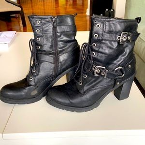 Size 11M Guess brand faux leather zipper boots